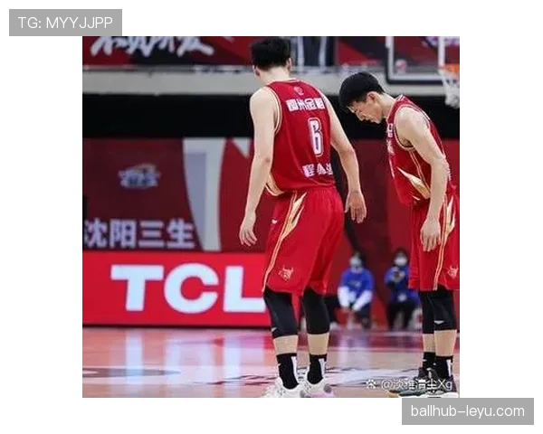 中超球员对抗再升级,激烈交锋引爆球迷热议 中超球员对抗再升级,激烈交锋引爆球迷热议