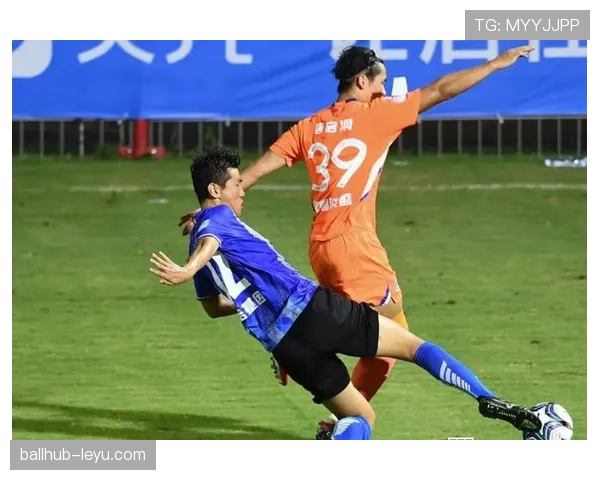 孔德防守完美展现防线艺术,球队硬碰强敌引发广泛关注 孔德防守完美展现防线艺术,球队硬碰强敌引发广泛关注