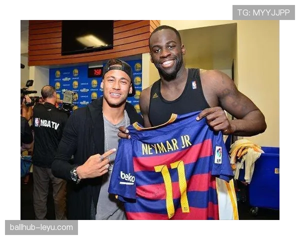 内马尔刚买了辆大奔，朋友圈全是抢着合照的普通人吧？