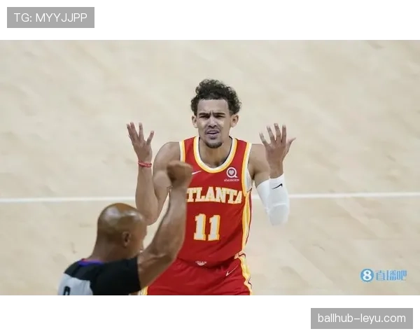 特雷·杨下飞机那一刻，手腕像珠宝店，路人都懵了